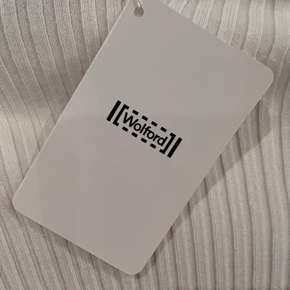 NWT white Wilford turtle neck. - Picture 2 of 4